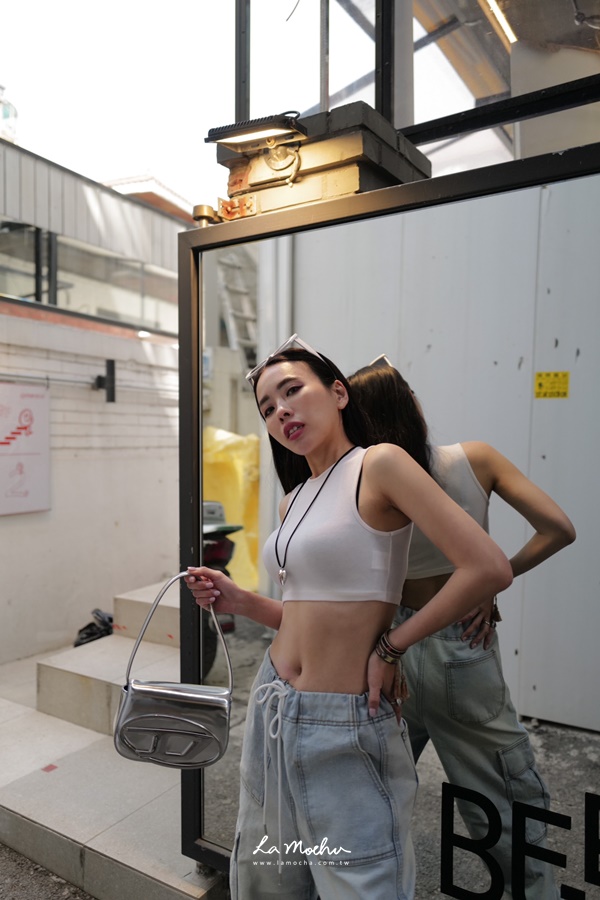 素面短版背心